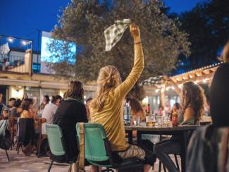 Avui a la 1 del migdia, entrades a la venda per a l’Hostal Càntut 